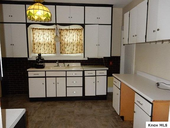 4th image of 203 E Burgess St