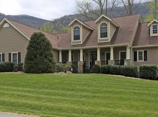 410 Stepping Stone Ln, Waynesville, NC 28786