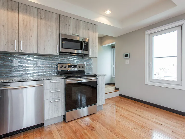 2553 Montrose St #DD — Photo 7