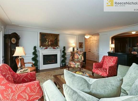 4th image of 310 W 49th St APT 806