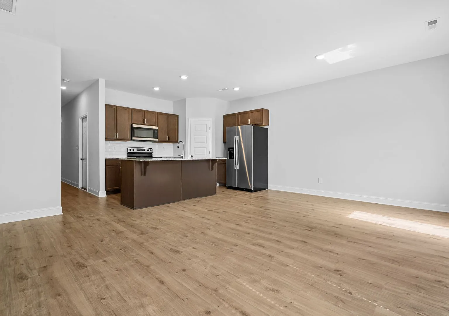 $500 Off Your First Full Month- Move in Special! 3 Bedroom Townhome in Smithfield! — Photo 4