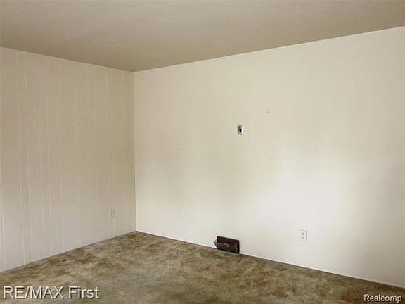 4th image of 30727 Roan Dr
