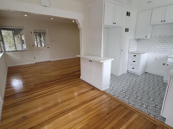 5th image of 4380 Bakman Ave