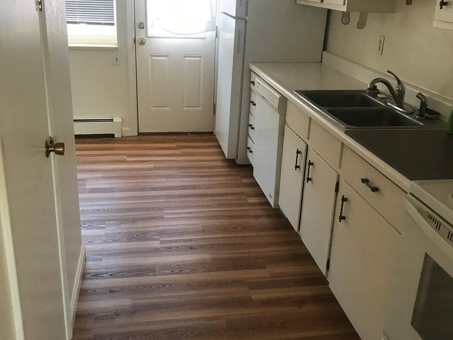 2 bed, 850 sqft, $2,050 — Photo 2
