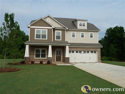Front View of home- Now has full privacy fence
