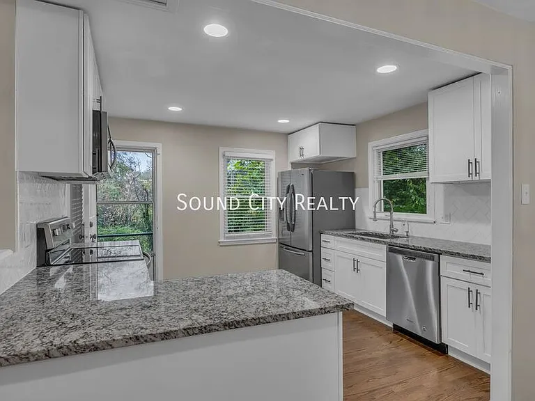 2820 Saint Edwards Dr — Photo 10