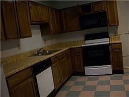 3rd image of 3719 Westmeadow Dr