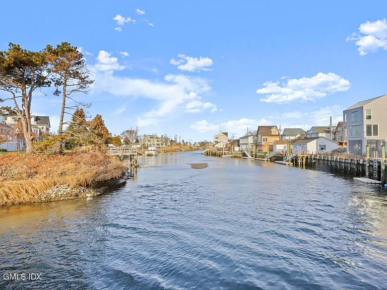 2149 Fairfield Beach Rd — Photo 22