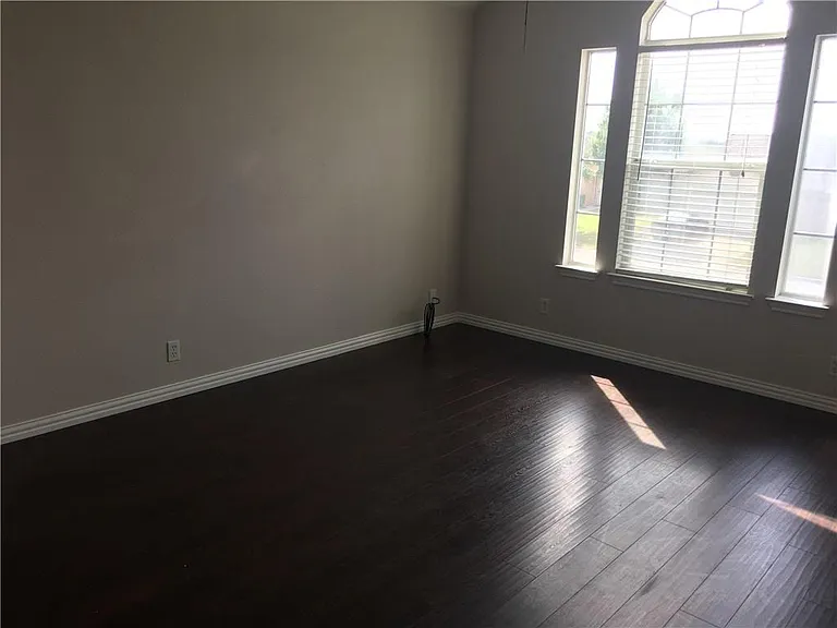 312 Estate Dr — Photo 23