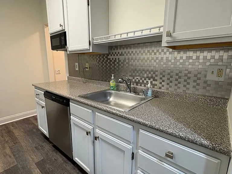 2702 Waters Edge Dr — Photo 13