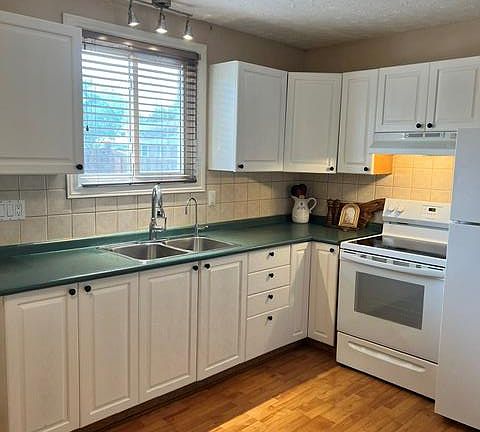 3rd image of 227 Fergus Ave #33