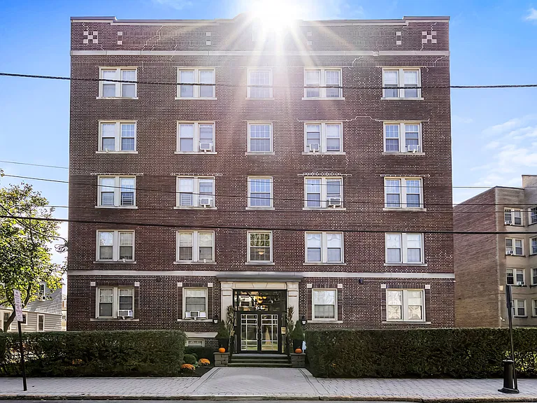 64 Park Apartments — Photo 11