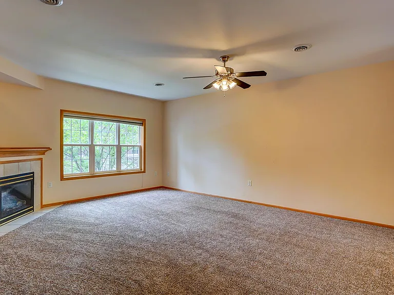 1813 Carns Dr — Photo 5