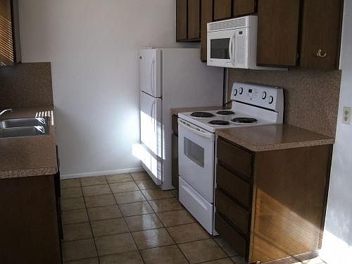 2nd image of 1020 Cushing Dr #A