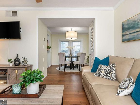 4th image of 6940 Roswell Rd #B-4