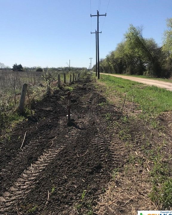 2nd image of County Road 452 Bruceville
