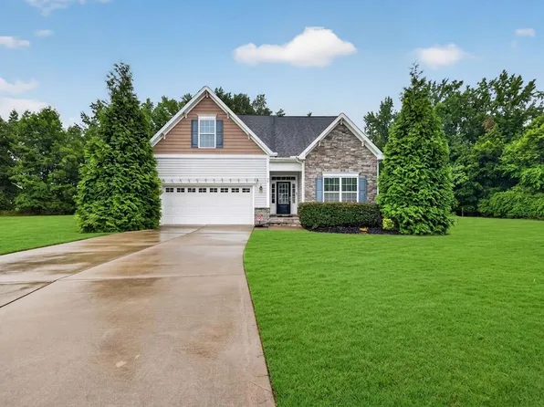 84 Dot Ct, Fuquay Varina, NC 27526