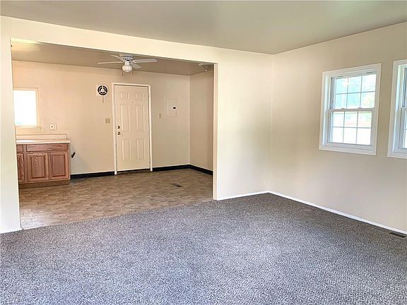 3rd image of 3033 Northgate Ave