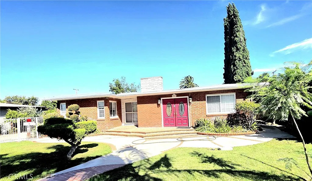 4 bed, 2400 sqft, $4,500 — Photo 3