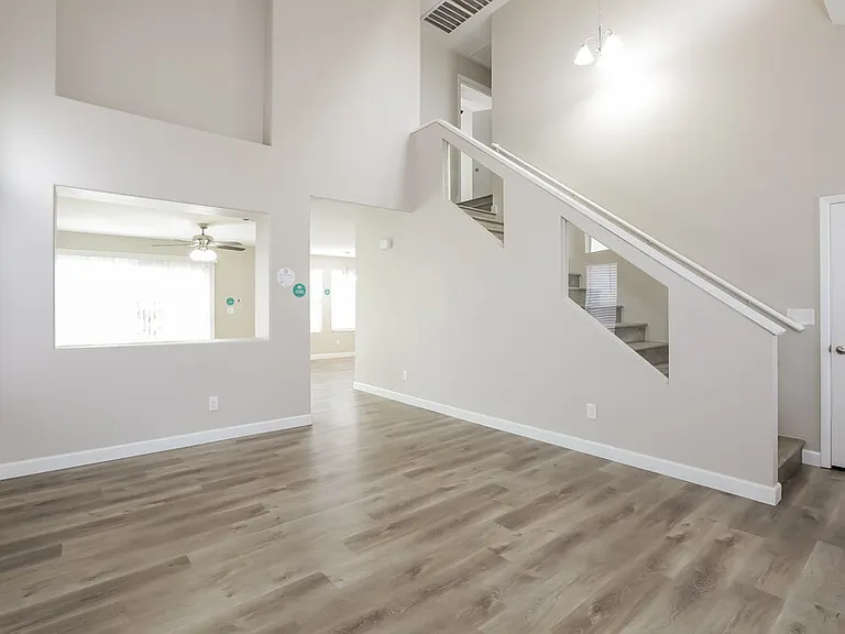 162 Mirador St — Photo 5