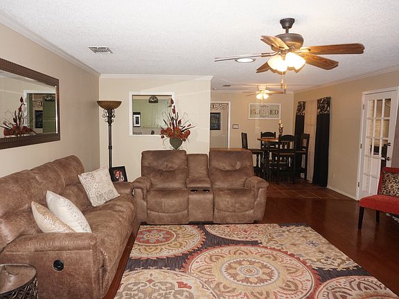 3rd image of 3214 Lindenwood Dr