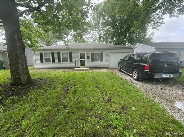 1126 Saint Benedict Dr, Cahokia, IL 62206