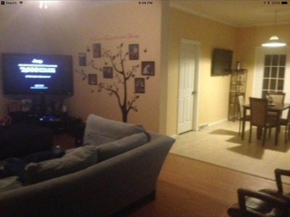 1st image of 204 Earl Dr