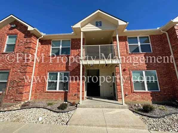 1203 N Clay St, Ennis, TX