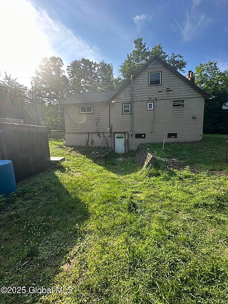 3rd image of 144 Decker Hill Road