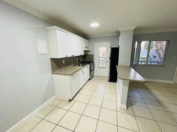 4th image of 890 NW 45th Ave APT 32