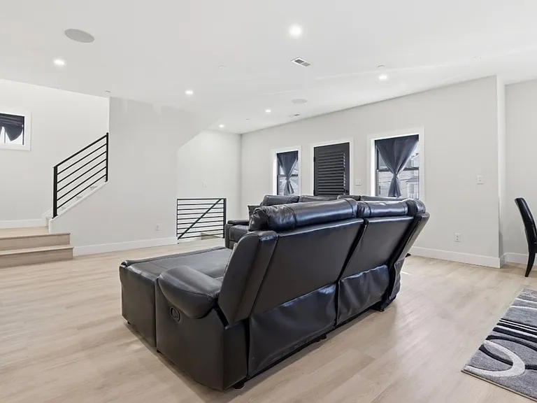 6931 River Dr — Photo 16