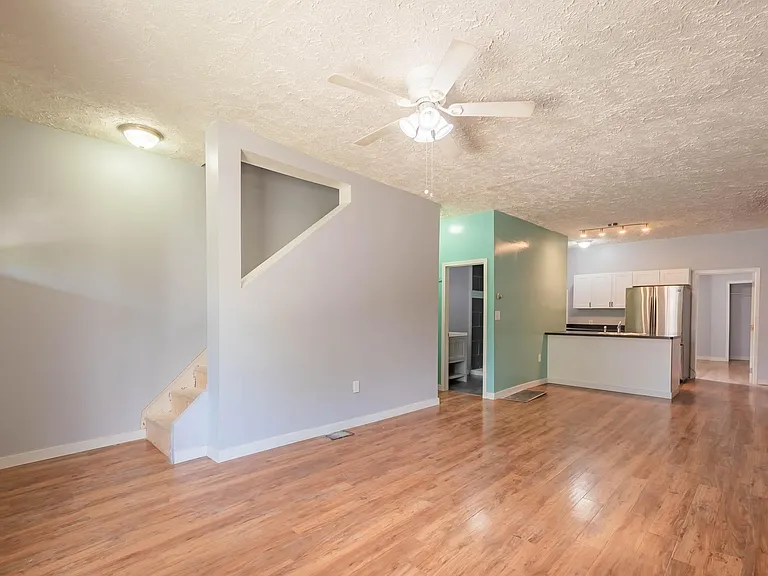 426 Borland St — Photo 10