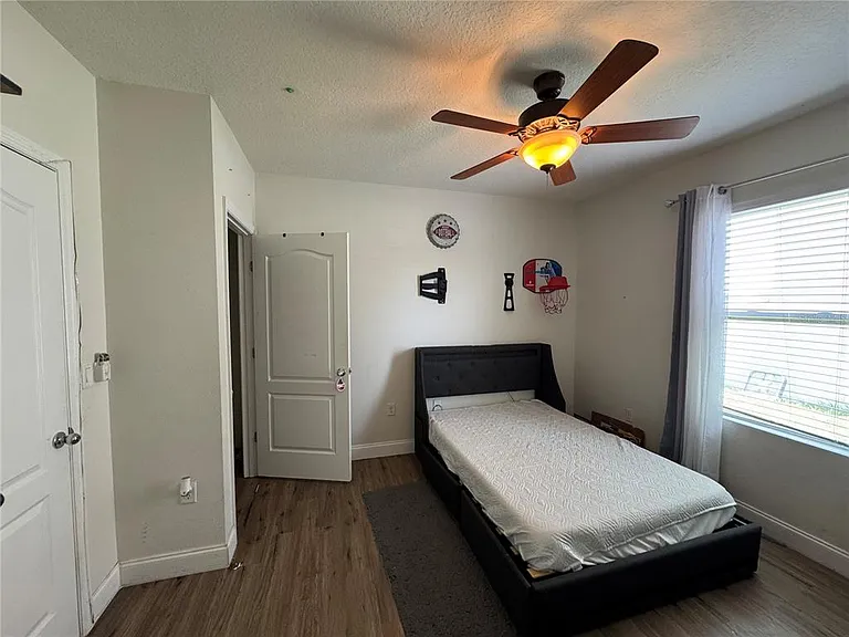 5746 Marsh Landing Dr — Photo 12