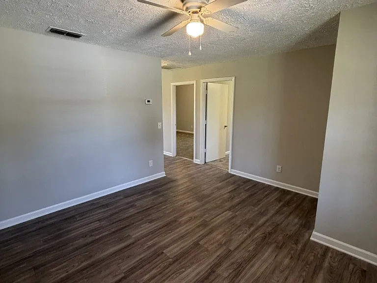 360 Creekwood Ct #B — Photo 3