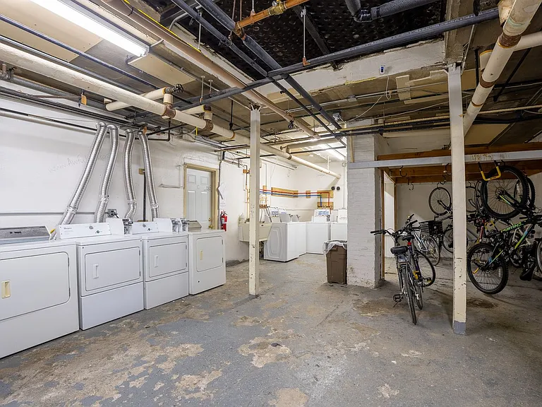 828 N Milwaukee St — Photo 23