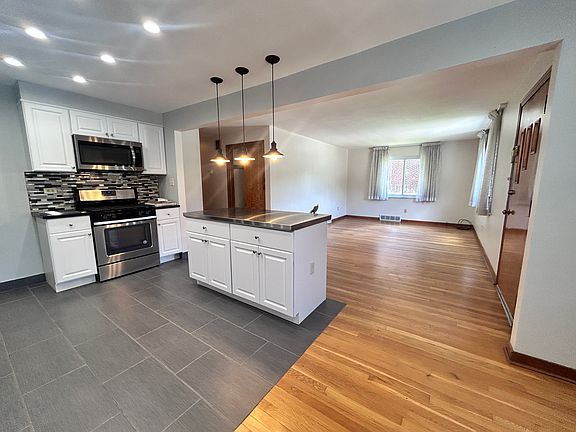 2nd image of 3715 Beechwood Blvd