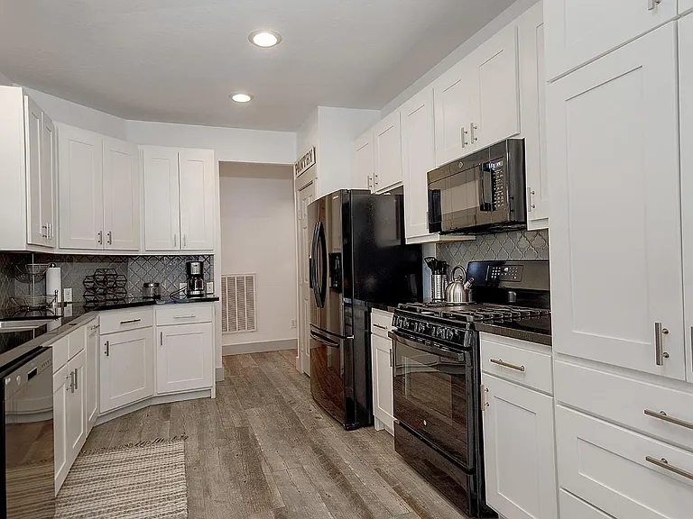 182 N Valley Oaks Cir — Photo 12