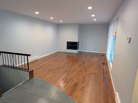 4th image of 24817 Maryland St