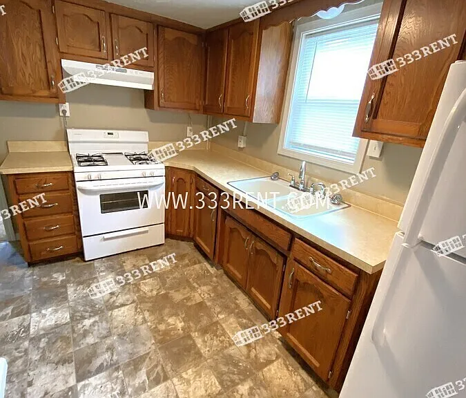 708 SE High St — Photo 3