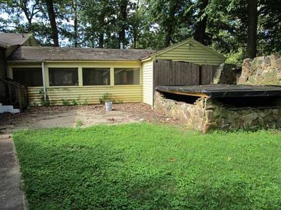 4th image of 2920 Amelia Ave