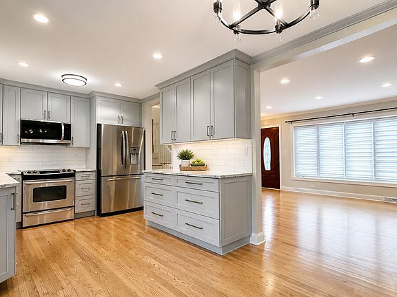 5th image of 602 S Carol Ln