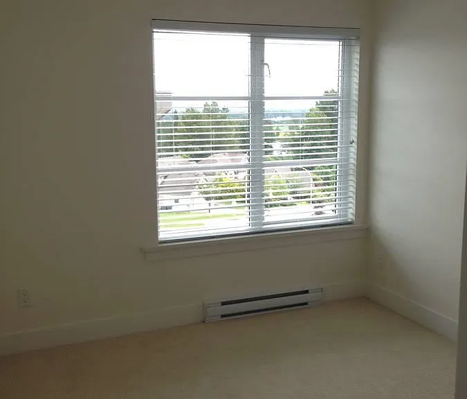 9989 Barnston Dr E — Photo 11