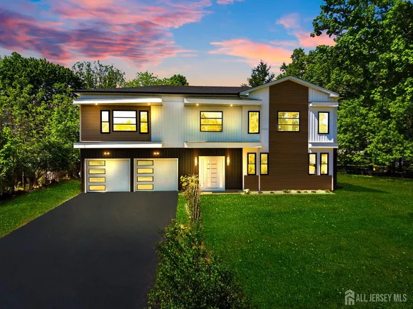 3 Tyne Ct S, Kendall Park, NJ 08824