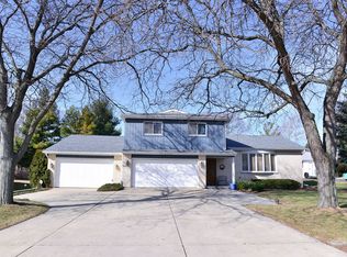 6N242 Linden Ave, Medinah, IL 60157