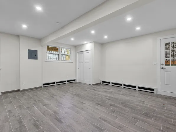 2709 Tenbroeck Avenue image 25 of 31