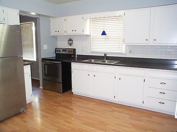 5th image of 3395 Oaklawn St