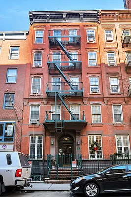 Rented by Douglas Elliman | media 22