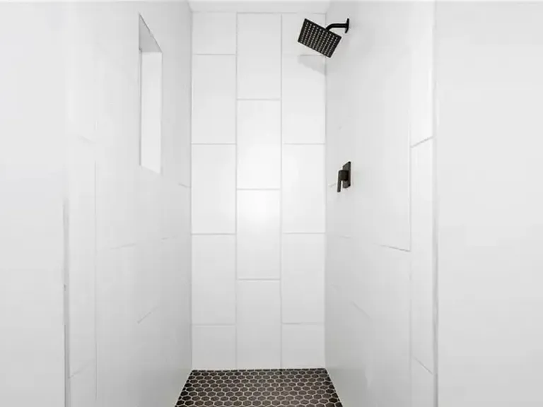 2710 Fordham Dr — Photo 12