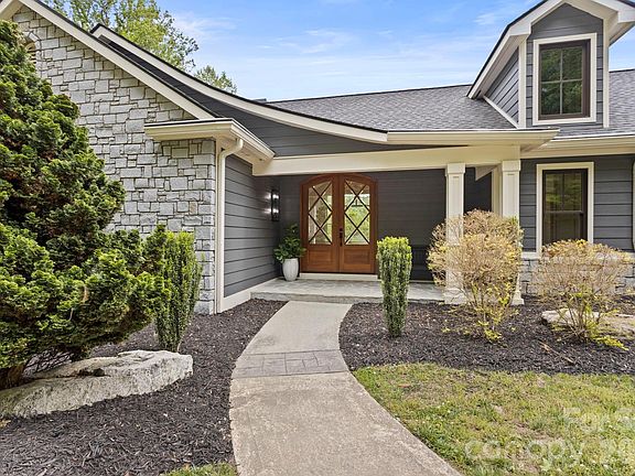 4th image of 301 Winding Meadows Dr