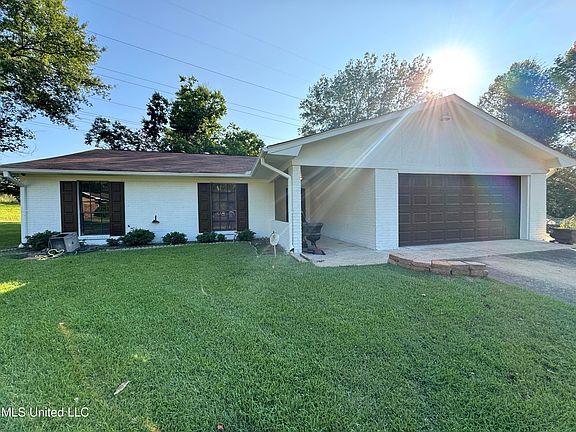 3rd image of 229 Lake Cove Dr
